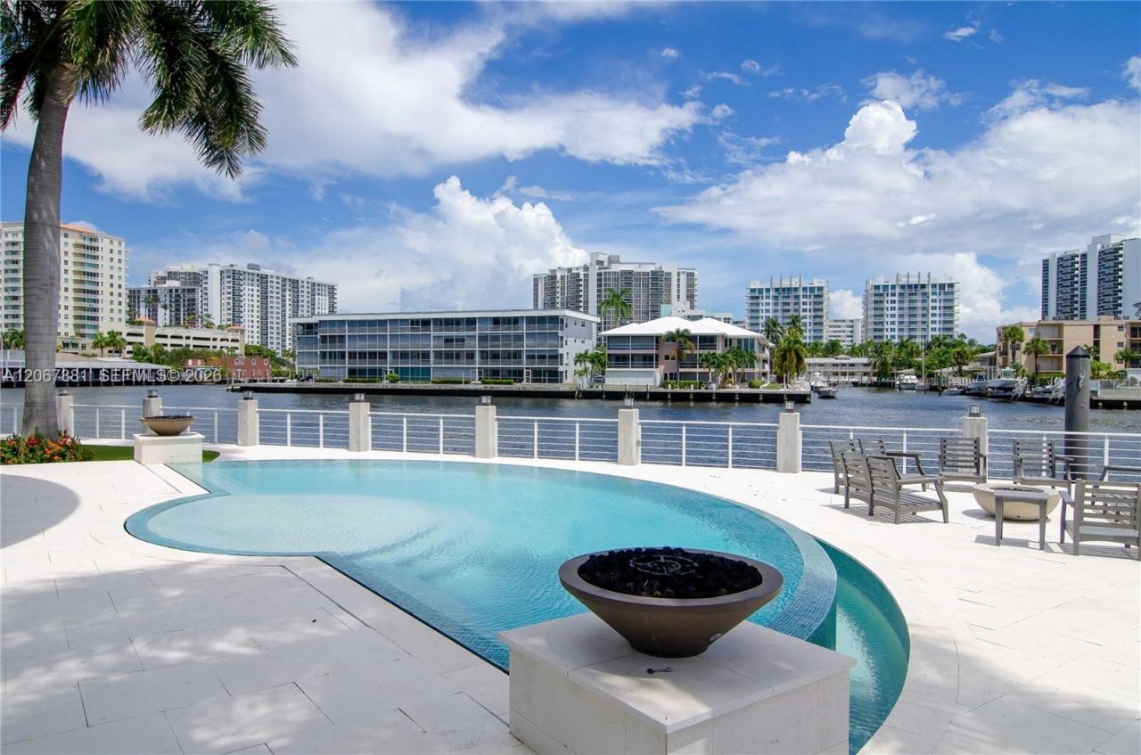 2890 NE 28th St , Fort Lauderdale, FL 33306 Photo