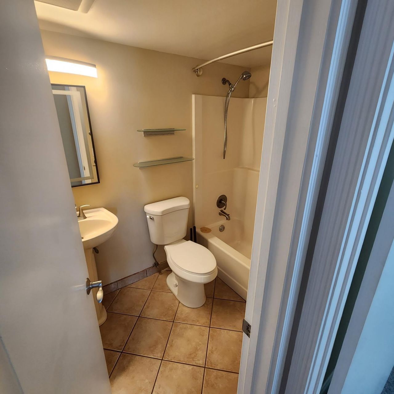 21902 Lake Forest Circle, Unit 206, Boca Raton, FL 33433 Photo