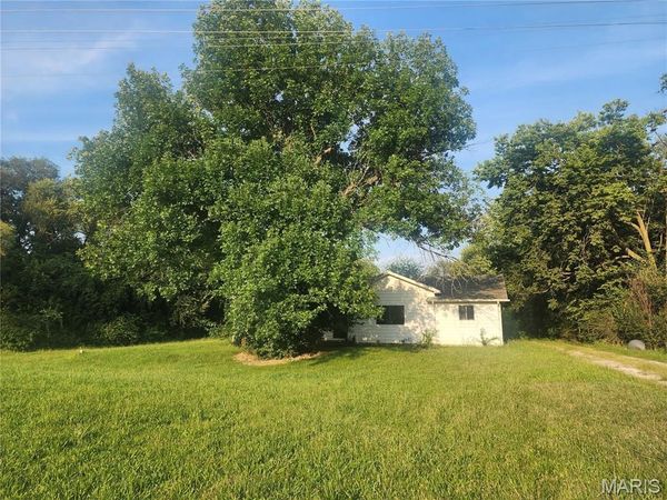 1672 Hillsboro Road , Vandalia, IL 62471