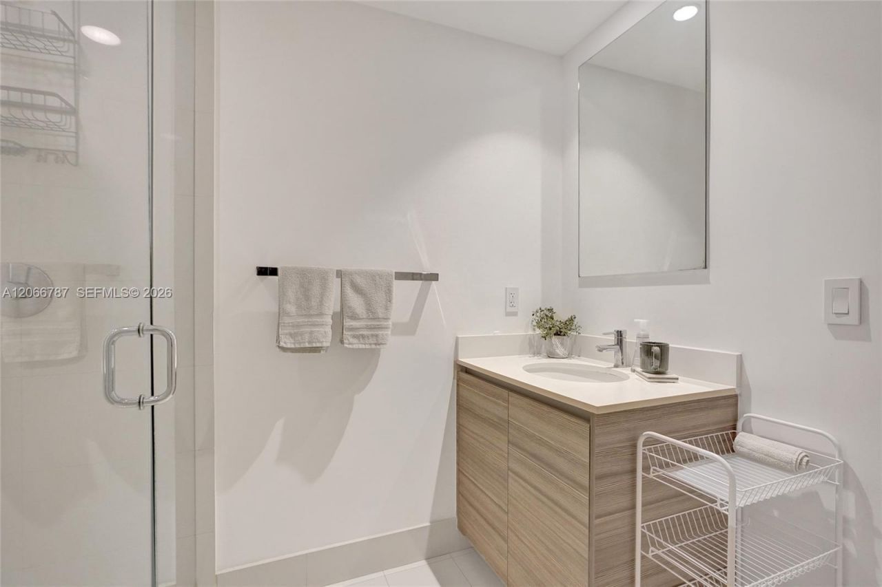 121 NE 34th St , Unit 2310, Miami, FL 33137 Photo