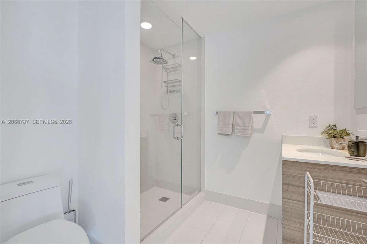 121 NE 34th St , Unit 2310, Miami, FL 33137 Photo
