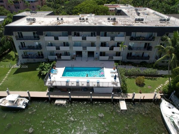 6815 Edgewater Dr , Unit 301, Coral Gables, FL 33133