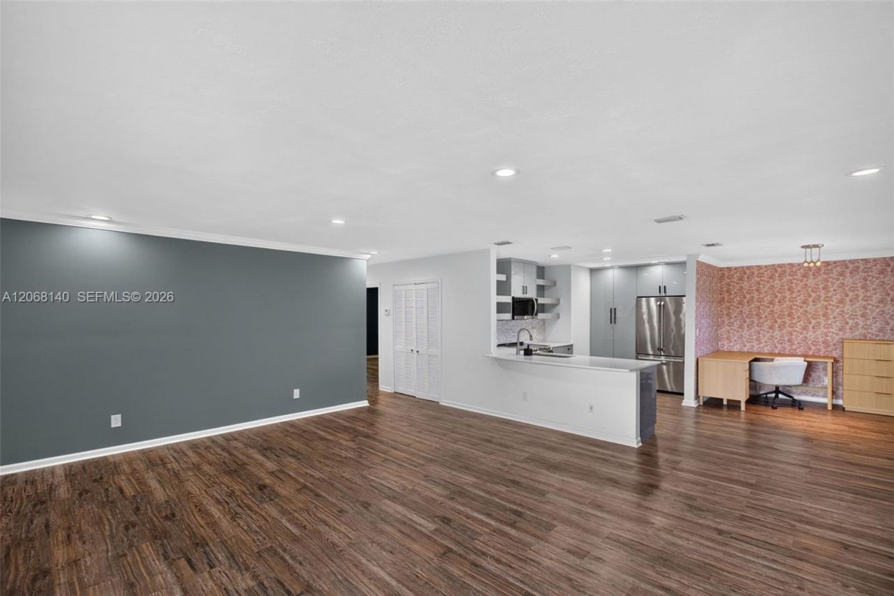 6815 Edgewater Dr , Unit 301, Coral Gables, FL 33133 Photo