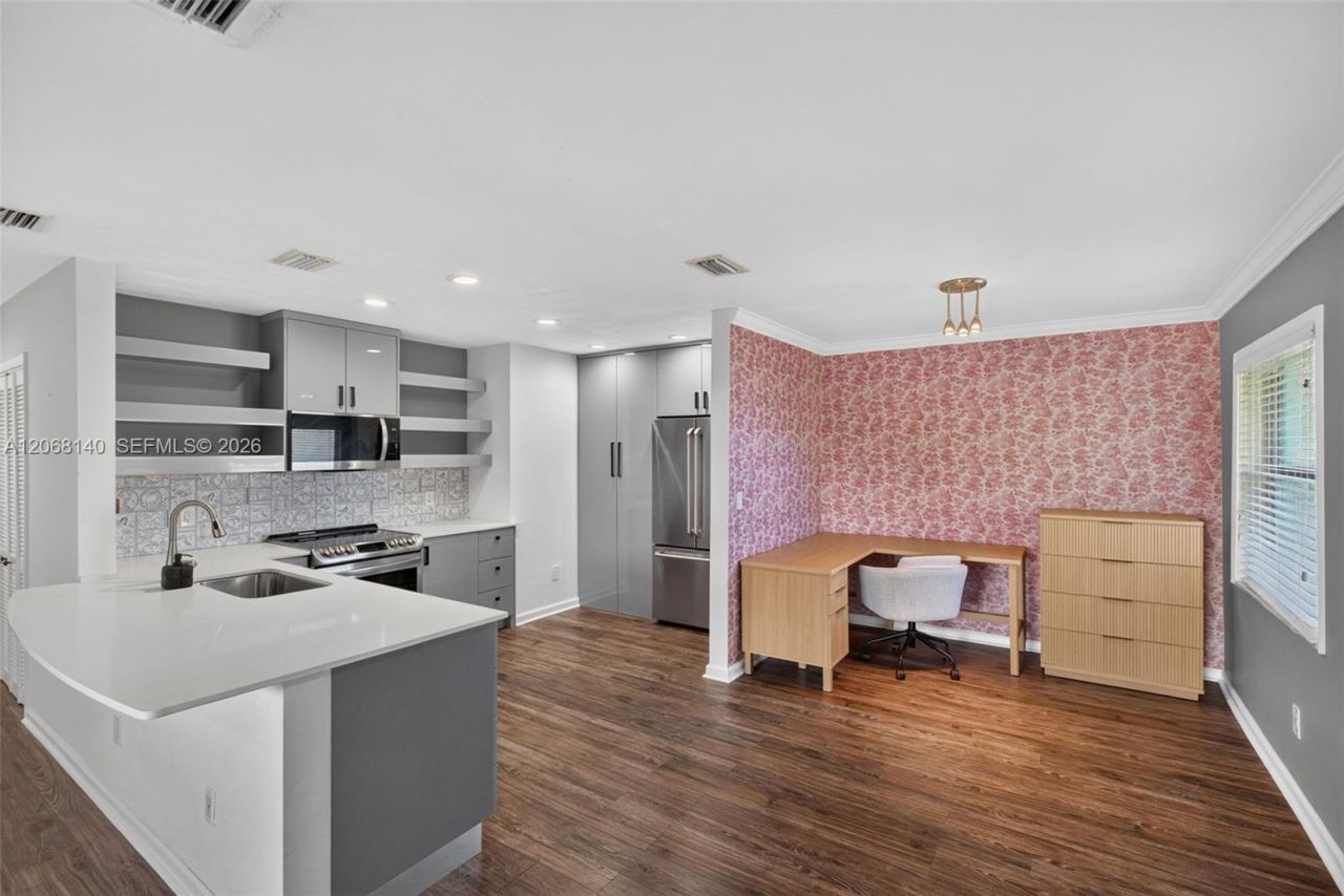 6815 Edgewater Dr , Unit 301, Coral Gables, FL 33133 Photo