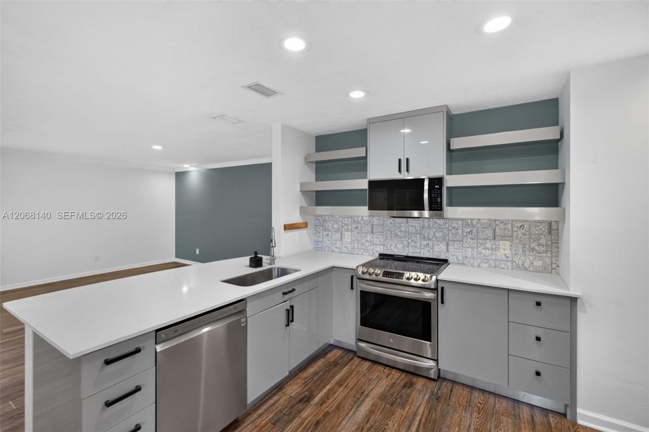 6815 Edgewater Dr , Unit 301, Coral Gables, FL 33133 Photo
