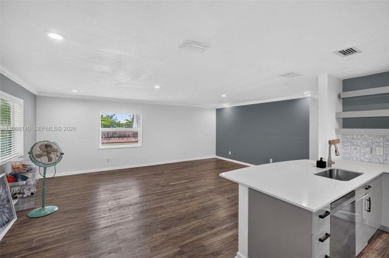 6815 Edgewater Dr , Unit 301, Coral Gables, FL 33133 Photo