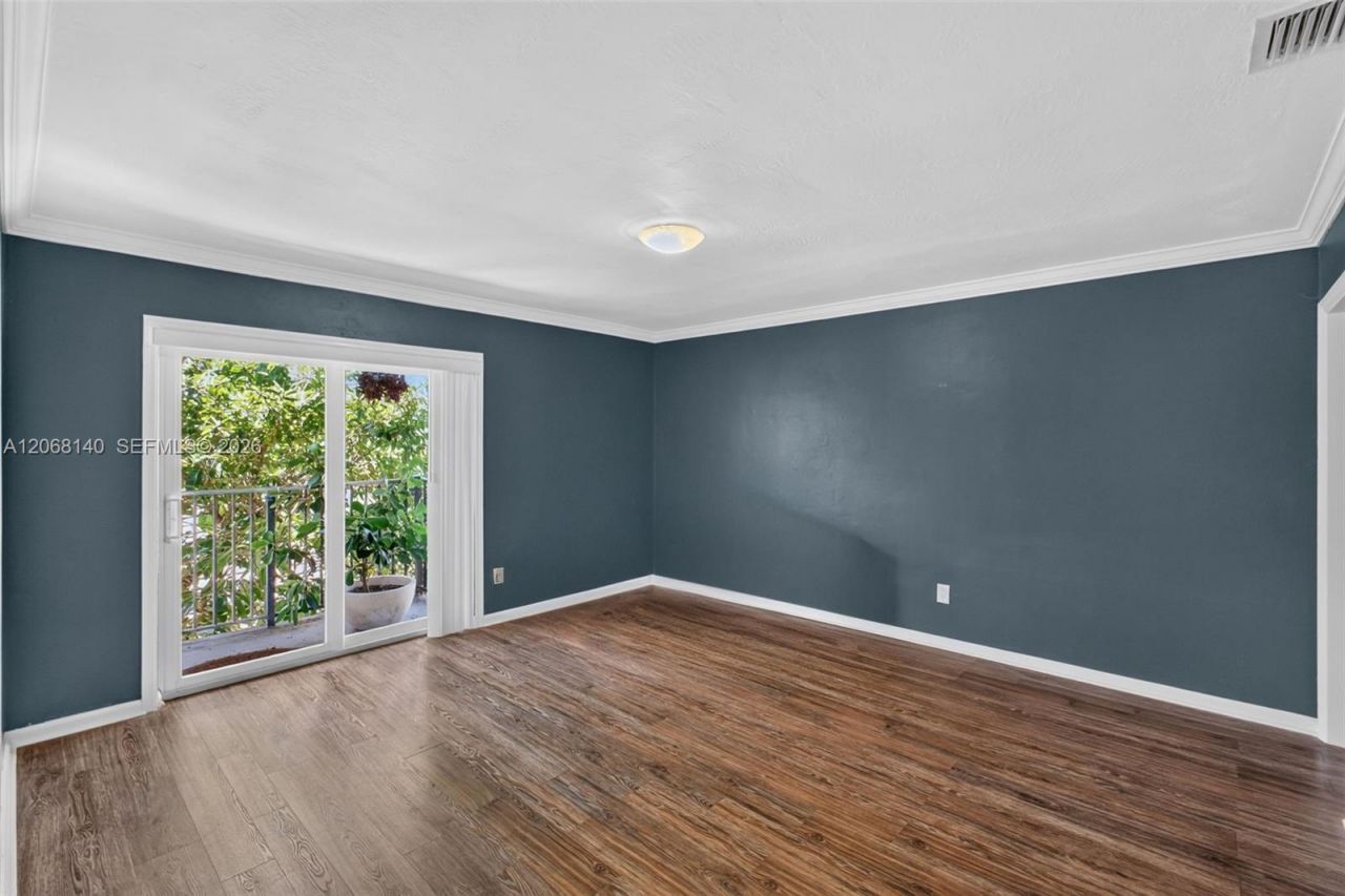 6815 Edgewater Dr , Unit 301, Coral Gables, FL 33133 Photo