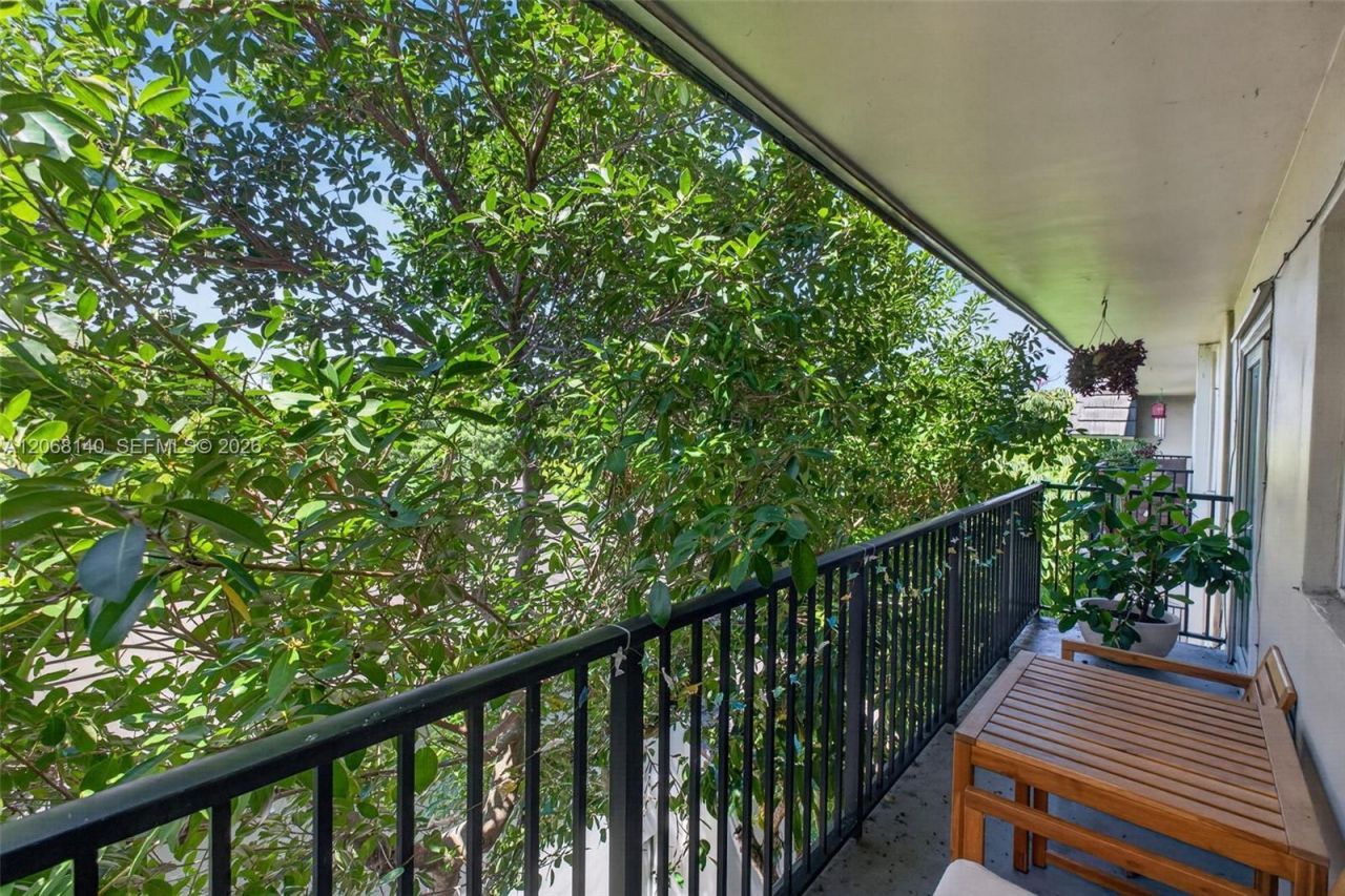6815 Edgewater Dr , Unit 301, Coral Gables, FL 33133 Photo