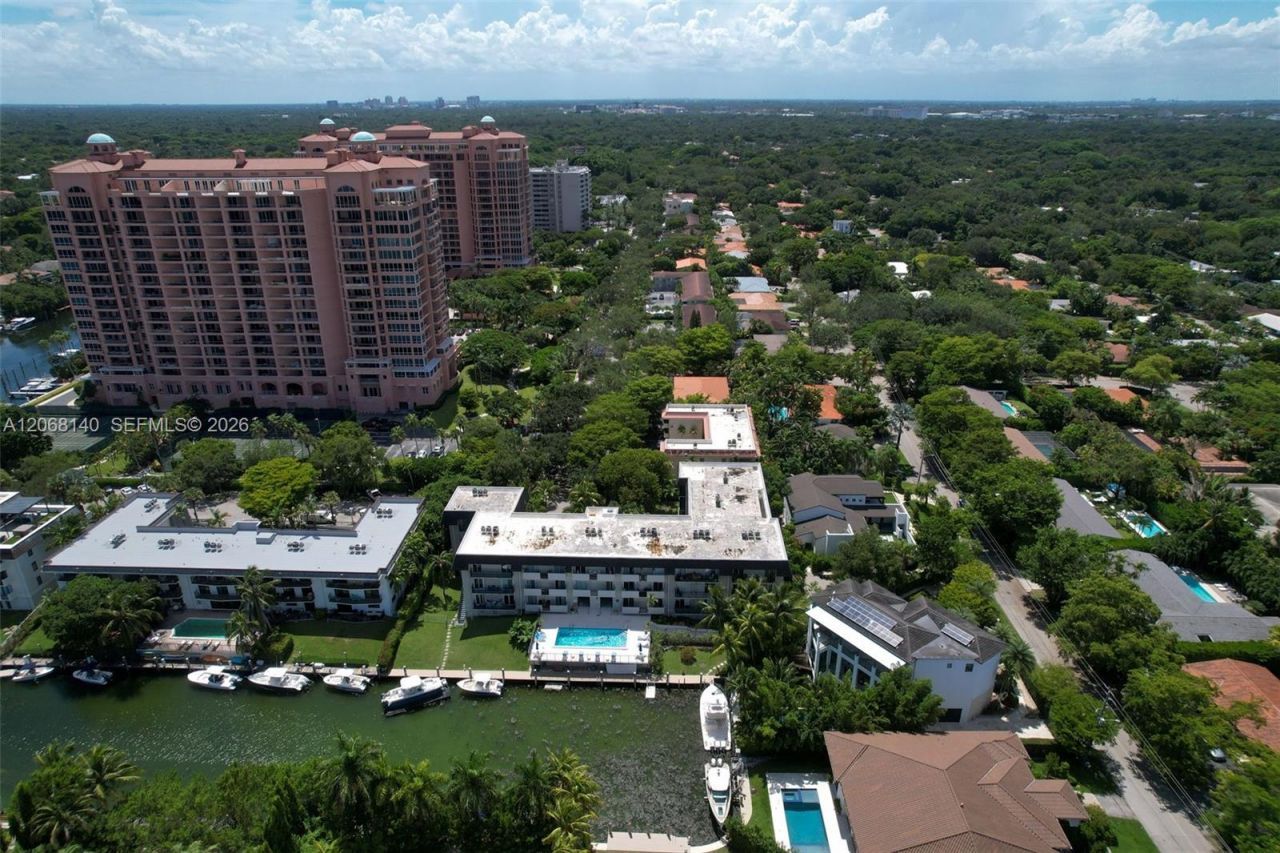 6815 Edgewater Dr , Unit 301, Coral Gables, FL 33133 Photo