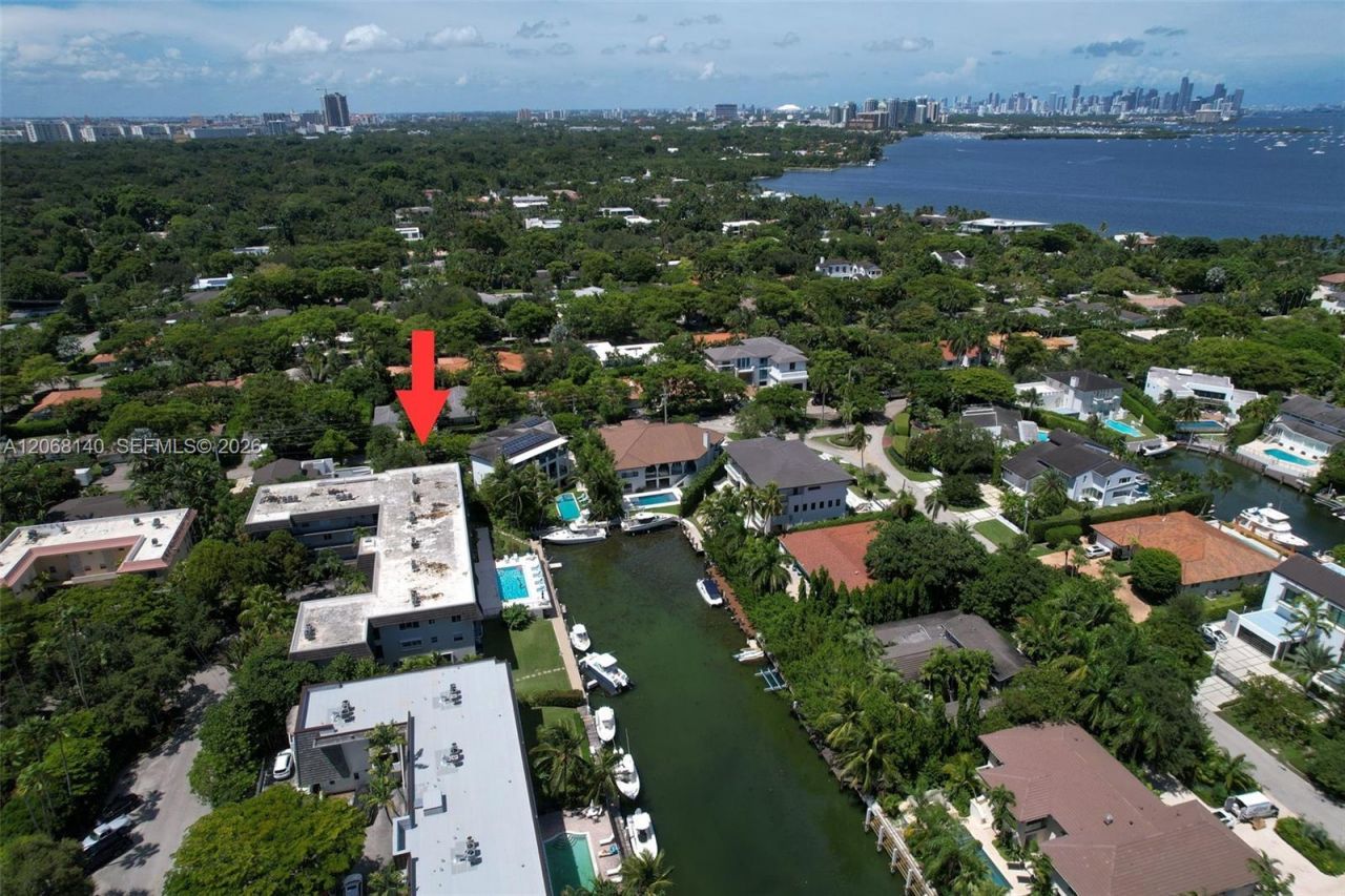 6815 Edgewater Dr , Unit 301, Coral Gables, FL 33133 Photo