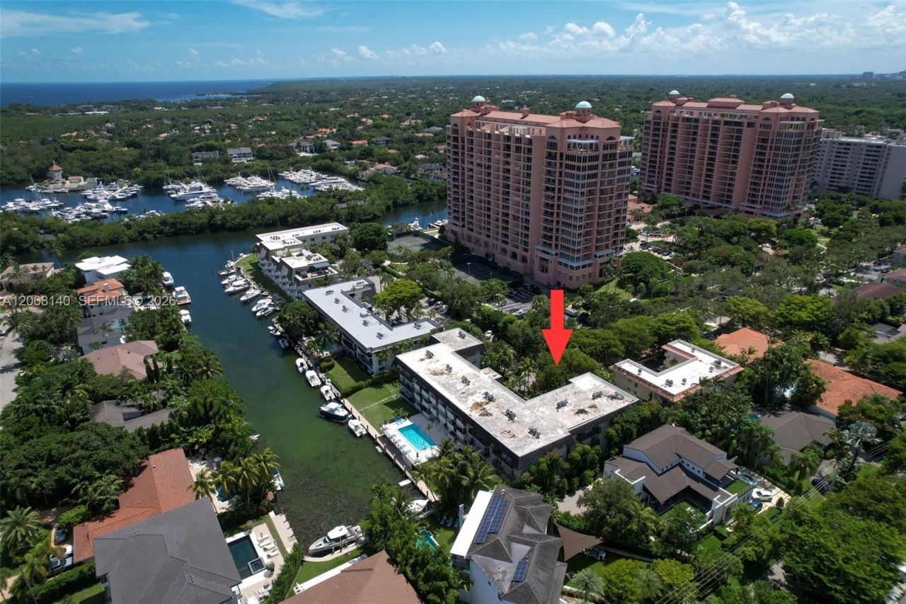 6815 Edgewater Dr , Unit 301, Coral Gables, FL 33133 Photo