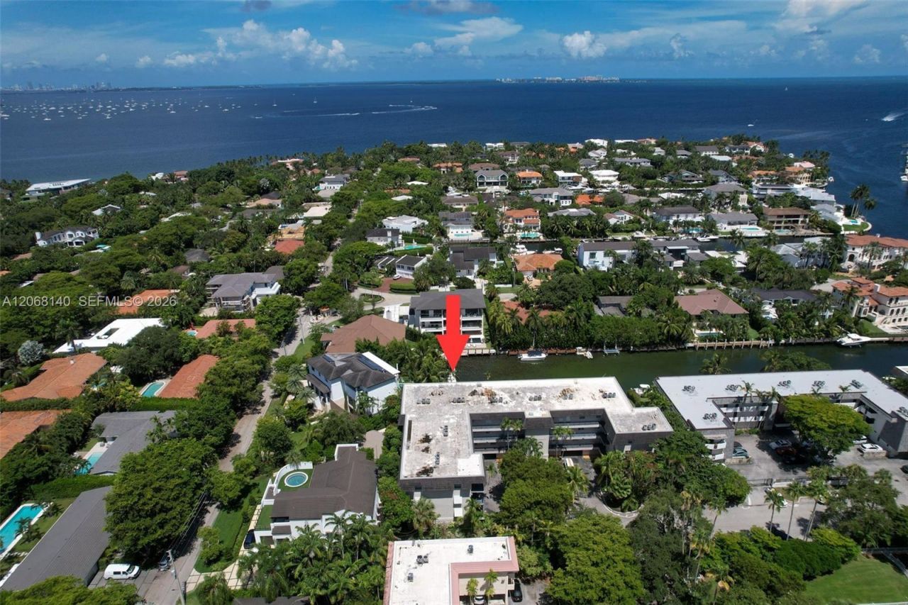 6815 Edgewater Dr , Unit 301, Coral Gables, FL 33133 Photo
