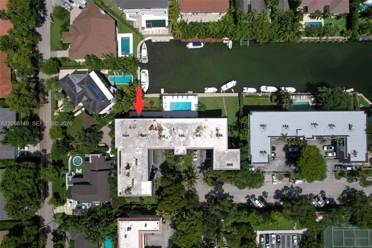 6815 Edgewater Dr , Unit 301, Coral Gables, FL 33133 Photo