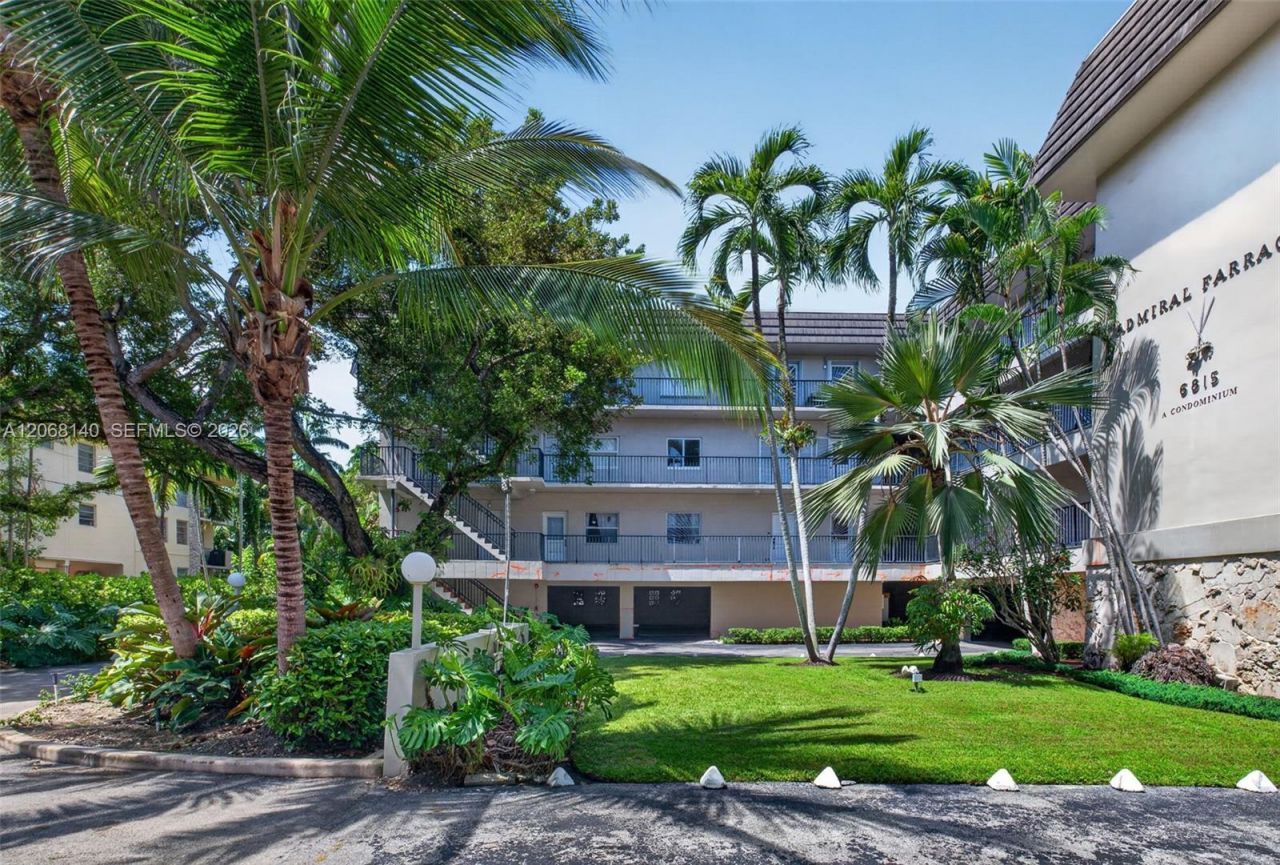 6815 Edgewater Dr , Unit 301, Coral Gables, FL 33133 Photo
