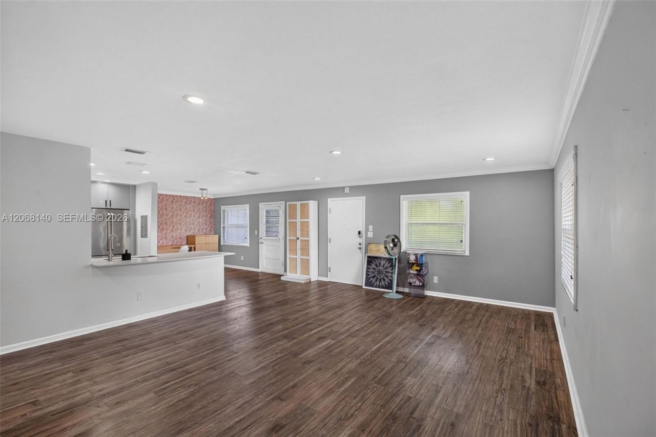 6815 Edgewater Dr , Unit 301, Coral Gables, FL 33133 Photo