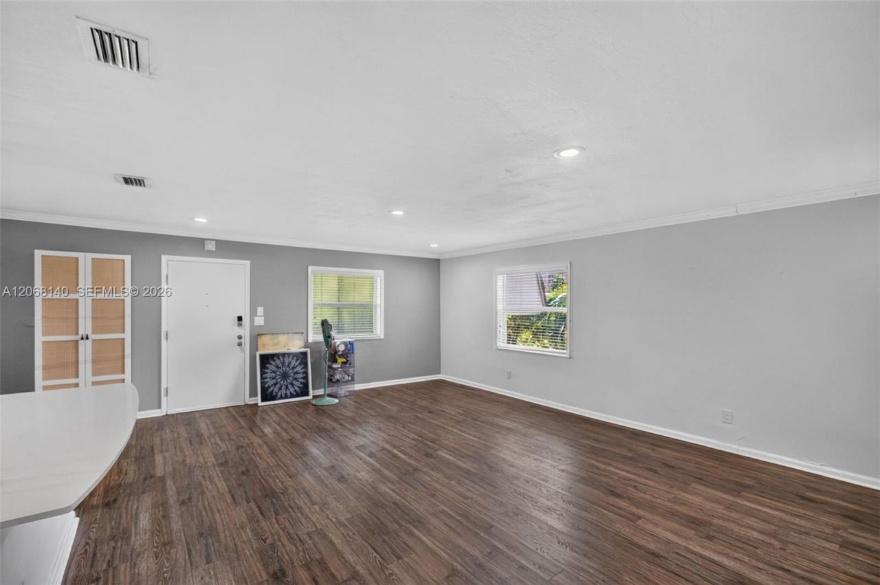 6815 Edgewater Dr , Unit 301, Coral Gables, FL 33133 Photo