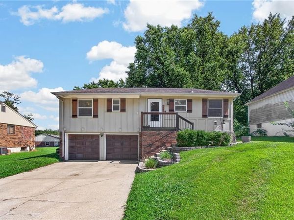 1216 NW Somerset Court, Blue Springs, MO 64015