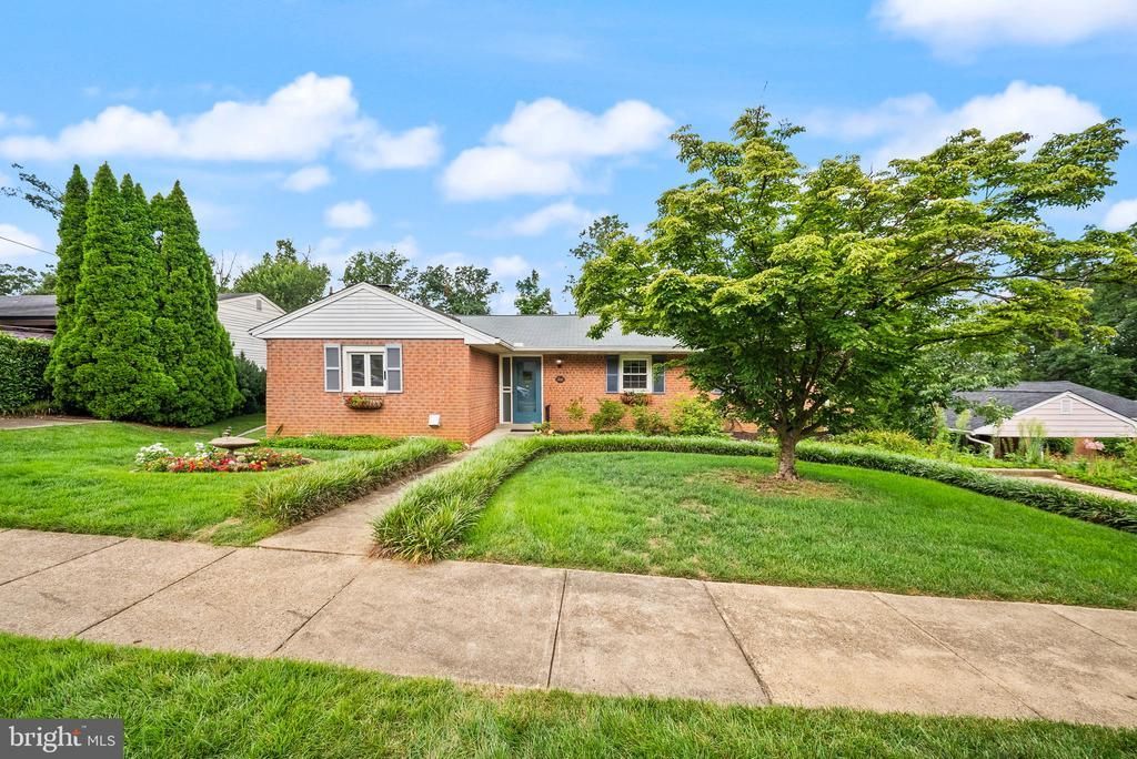 916 N Overlook Drive, Alexandria, VA 22305 Main Photo