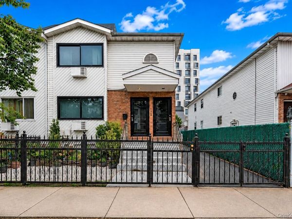 1048 beach 22nd street , Far Rockaway, NY 11691