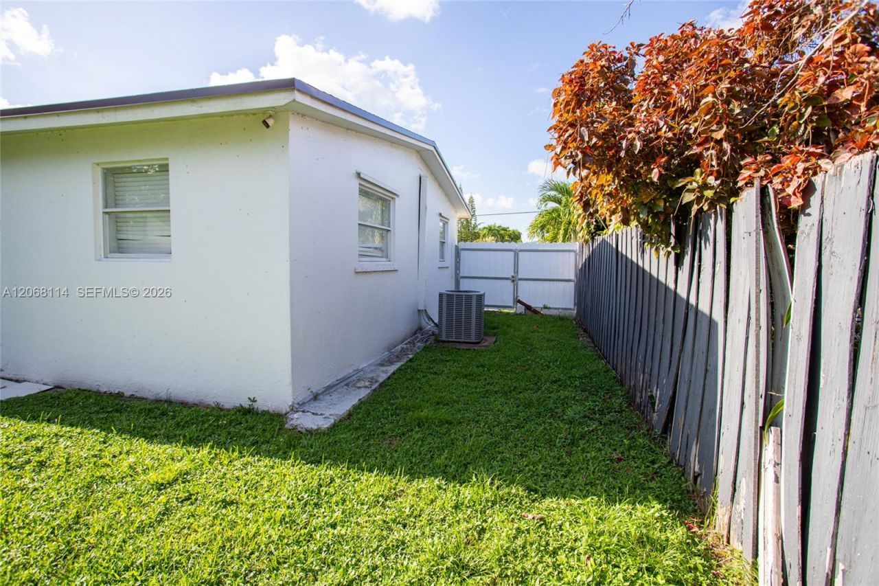 6930 Fillmore St, Hollywood, FL 33024 Photo