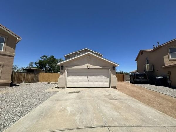 1057 Las Golondrinas Court NW, Albuquerque, NM 87107