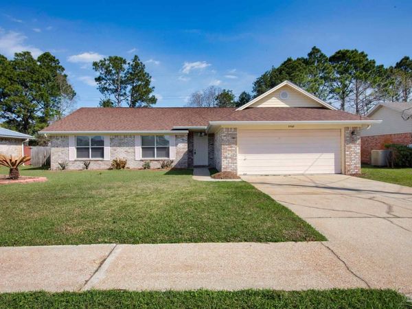 9568 Brentwood Blvd, Navarre, FL 32566