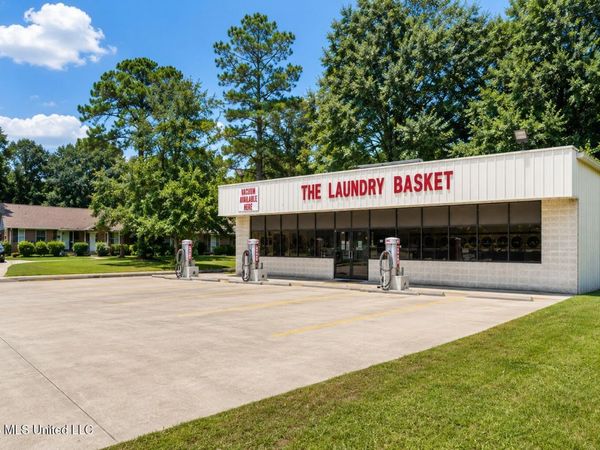 1231 Main Street, Hattiesburg, MS 39401