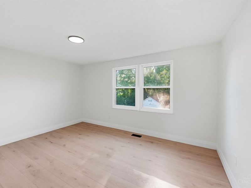 1403 Kingsbury Drive, Forest Park, OH 45240 Photo 10
