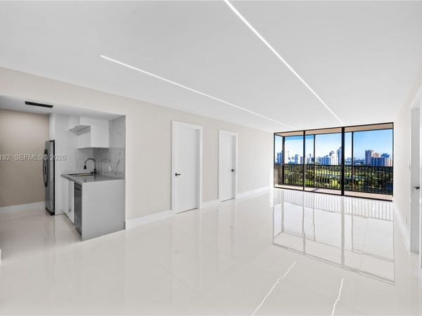 20379 W Country Club Dr , Unit 1938, Aventura, FL 33180