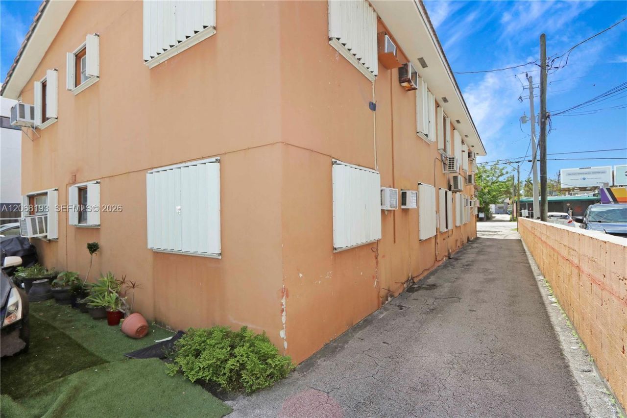 3191 SW 23rd St , Miami, FL 33145 Photo