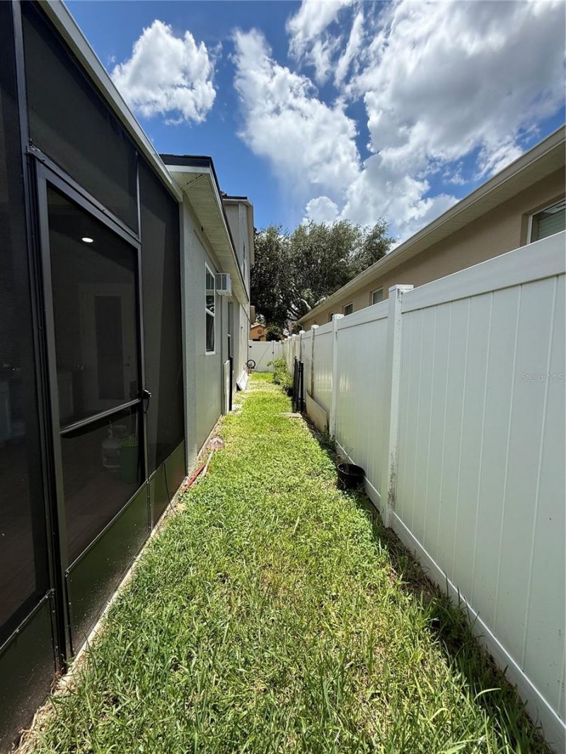 422 Westchester Hills Lane, Valrico, FL 33594 Photo