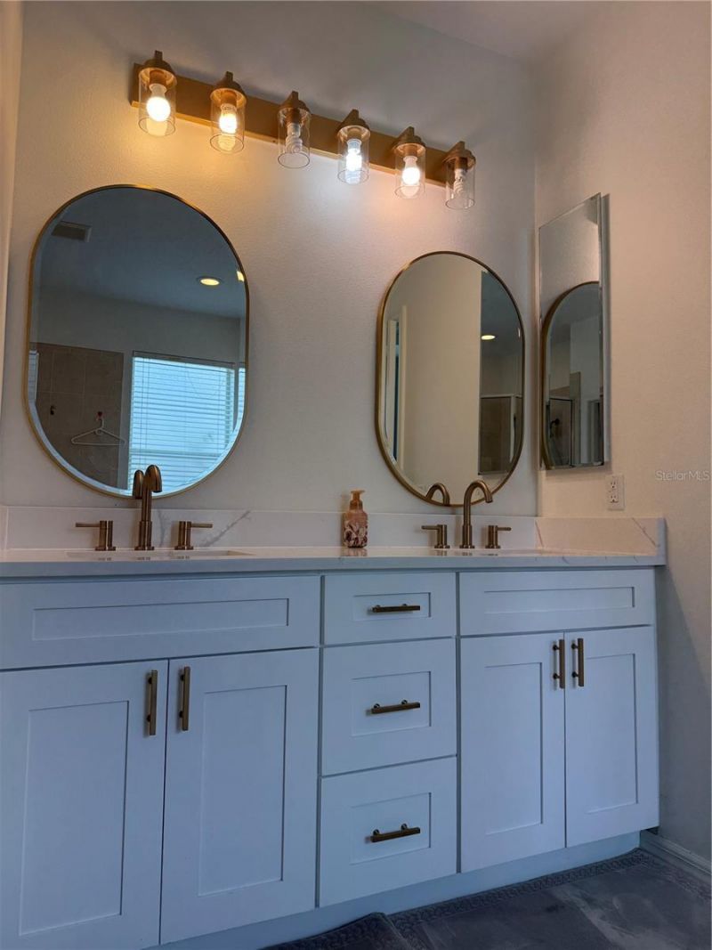422 Westchester Hills Lane, Valrico, FL 33594 Photo