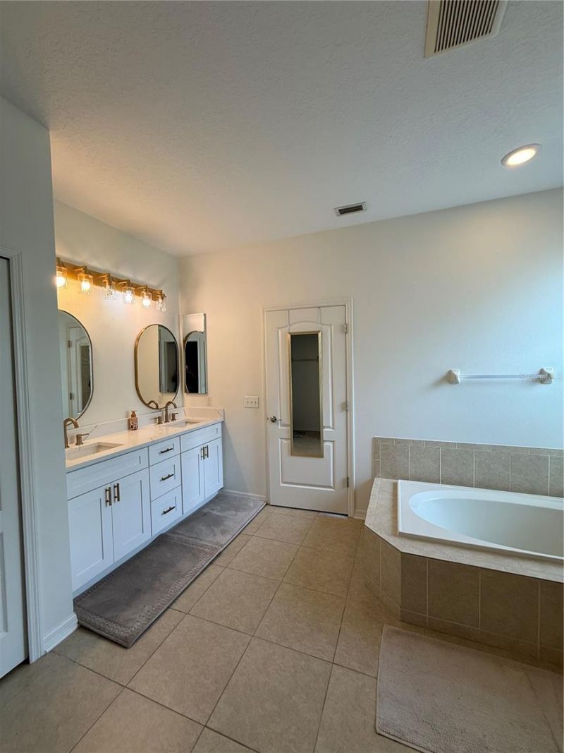 422 Westchester Hills Lane, Valrico, FL 33594 Photo