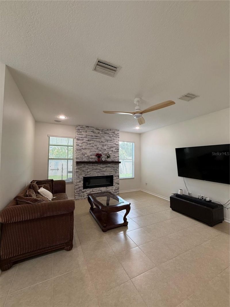 422 Westchester Hills Lane, Valrico, FL 33594 Photo