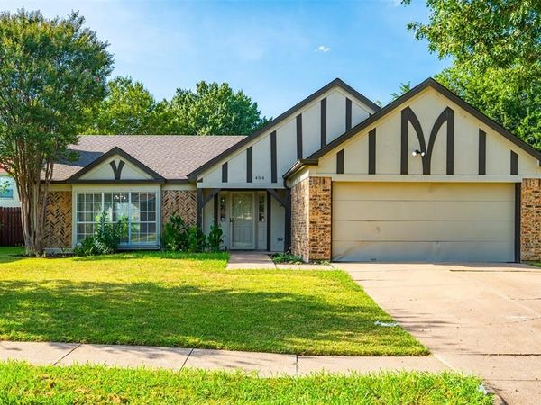 404 Spencer Circle, Grand Prairie, TX 75052
