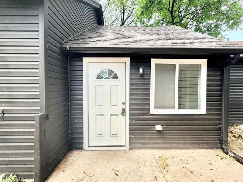 842 Starkweather Avenue, Cleveland, OH 44113 Photo 2