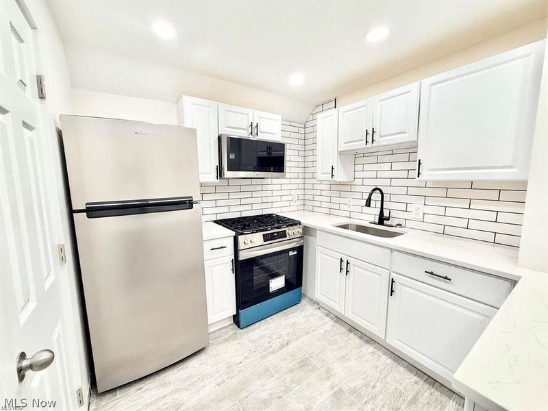842 Starkweather Avenue, Cleveland, OH 44113 Photo 8