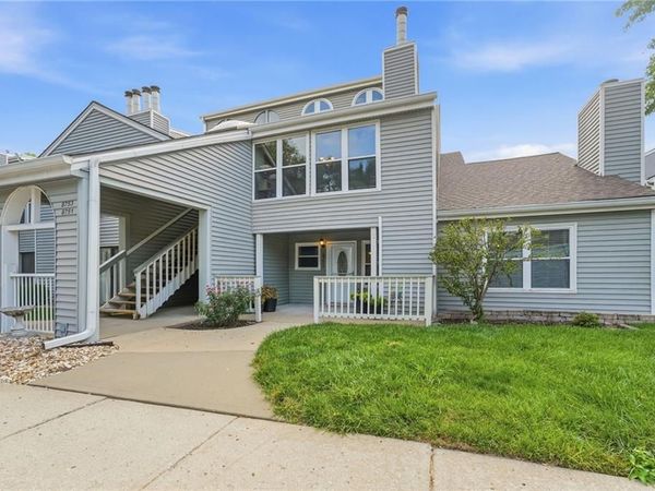 8751 W 106TH Terrace, Overland Park, KS 66212