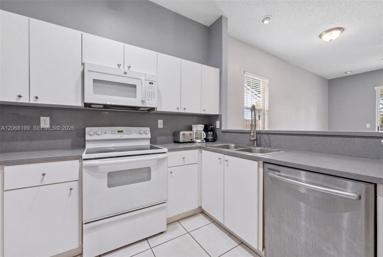 13976 S Cypress Cove Cir, Davie, FL 33325 Photo