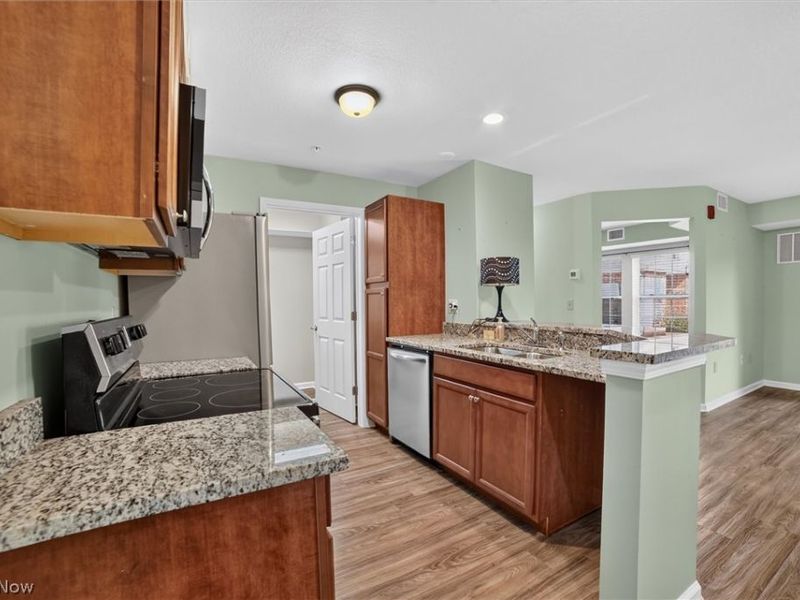 23002 Chandlers Lane, Unit 105, Olmsted Falls, OH 44138 Photo 10
