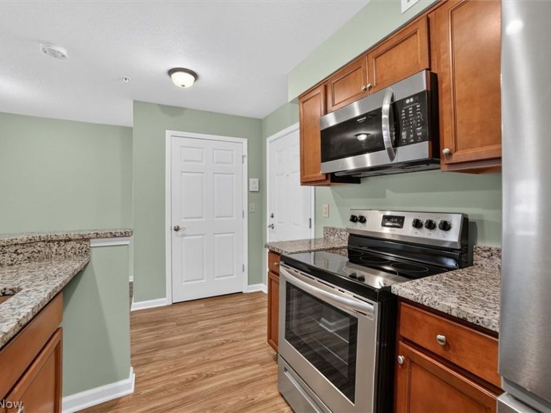 23002 Chandlers Lane, Unit 105, Olmsted Falls, OH 44138 Photo 12