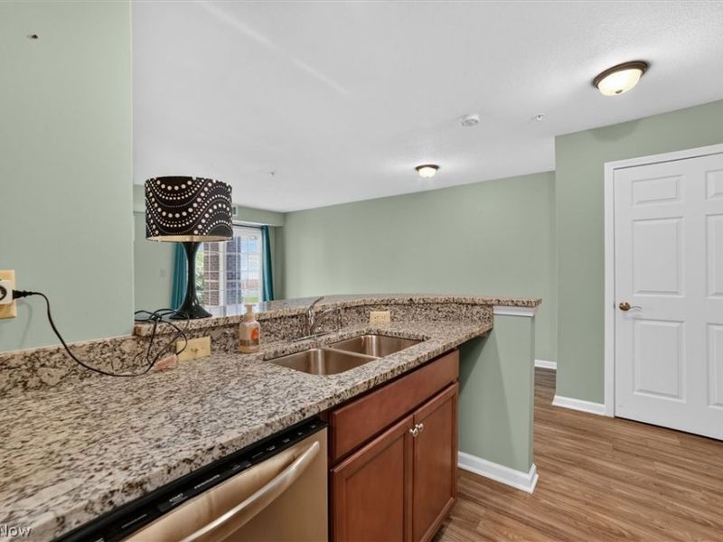 23002 Chandlers Lane, Unit 105, Olmsted Falls, OH 44138 Photo 13