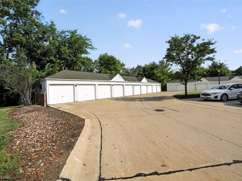 23002 Chandlers Lane, Unit 105, Olmsted Falls, OH 44138 Photo 24