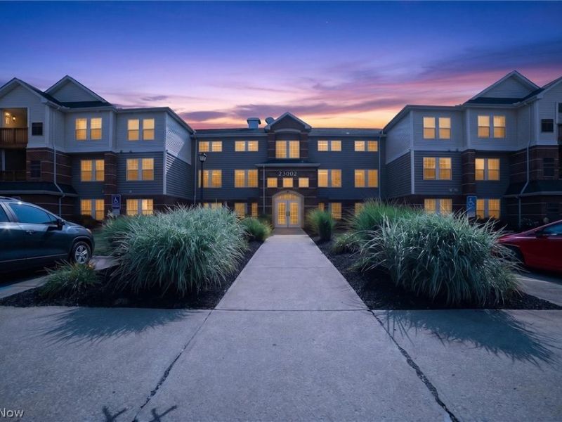 23002 Chandlers Lane, Unit 105, Olmsted Falls, OH 44138 Photo 25