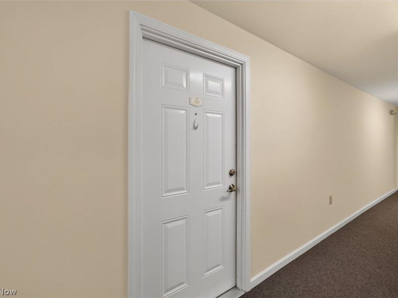 23002 Chandlers Lane, Unit 105, Olmsted Falls, OH 44138 Photo 6