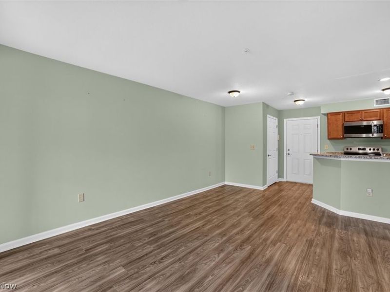 23002 Chandlers Lane, Unit 105, Olmsted Falls, OH 44138 Photo 7