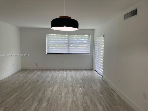 460 W Park Dr , Unit 207, Miami, FL 33172