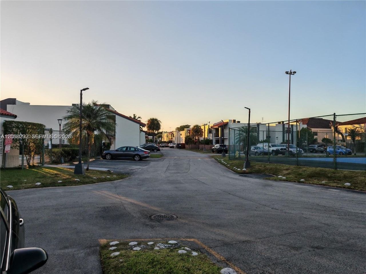 460 W Park Dr , Unit 207, Miami, FL 33172 Photo