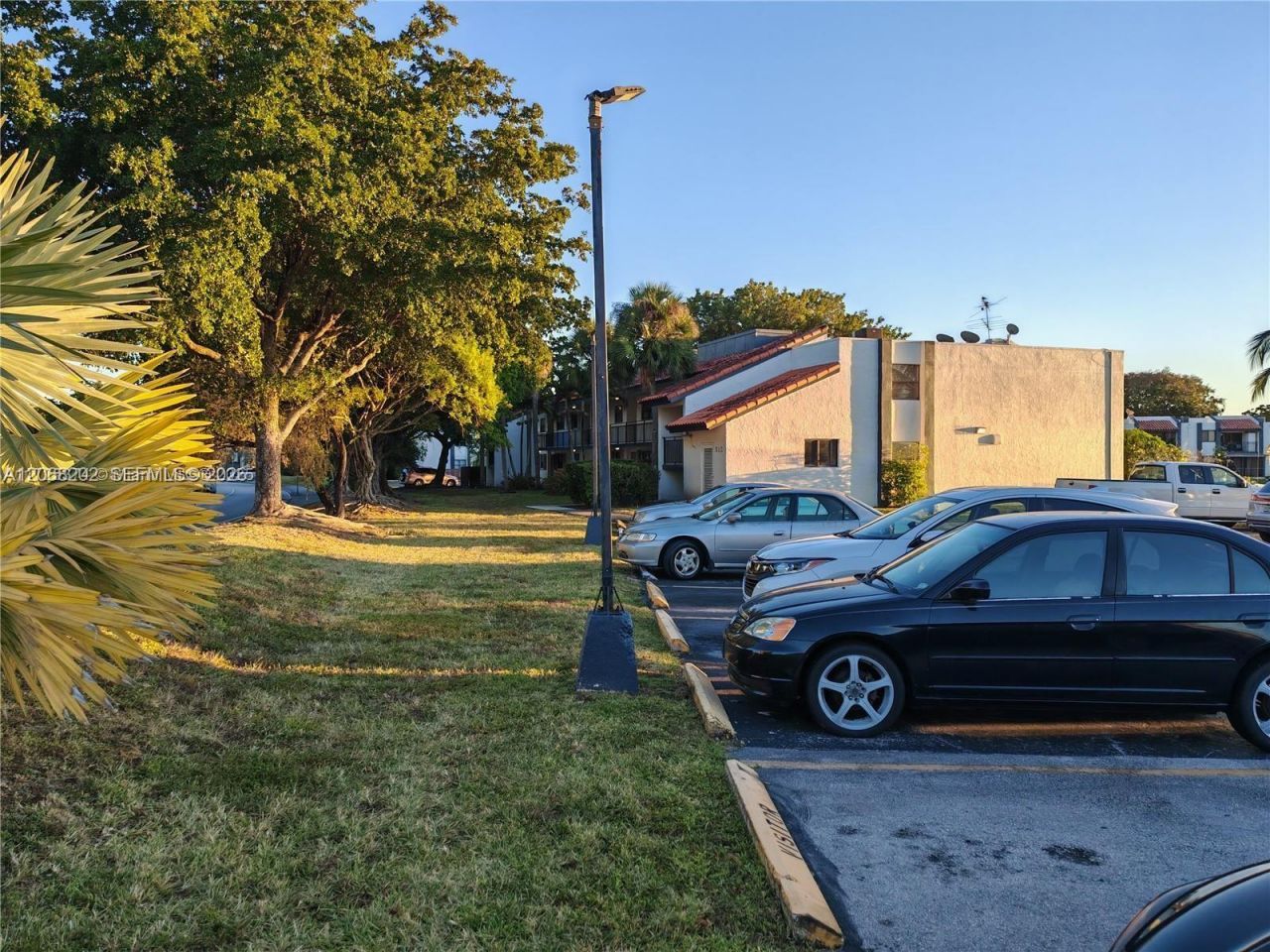 460 W Park Dr , Unit 207, Miami, FL 33172 Photo