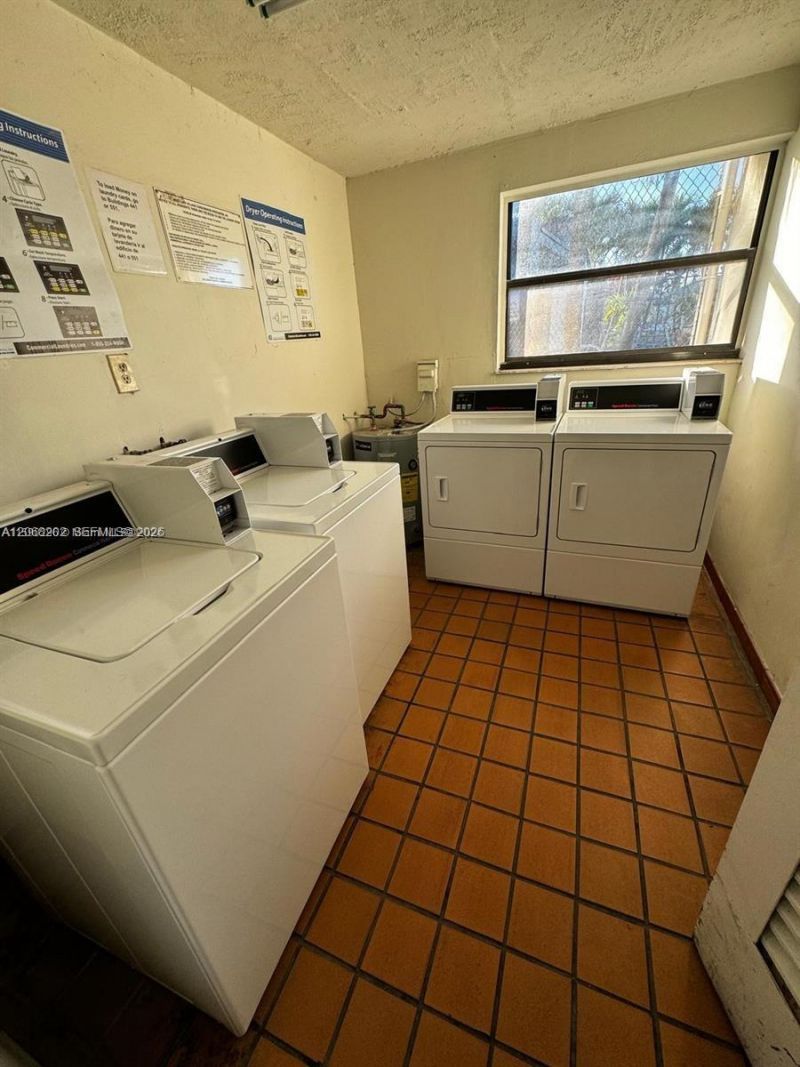 460 W Park Dr , Unit 207, Miami, FL 33172 Photo
